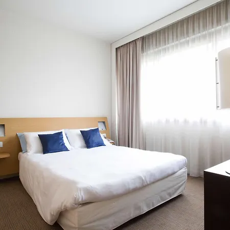 Living Place Hotel 4*