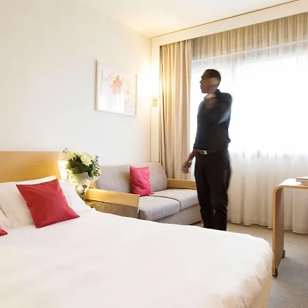Living Place Hotel 4*
