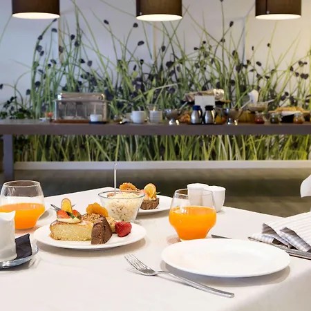 Living Place Hotel