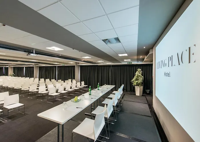 Hotell Living Place 4*