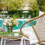 Living Place Hotel