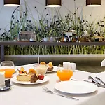 Living Place Hotel