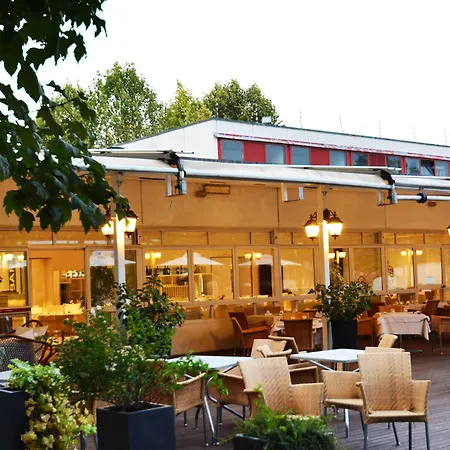 Living Place 4*