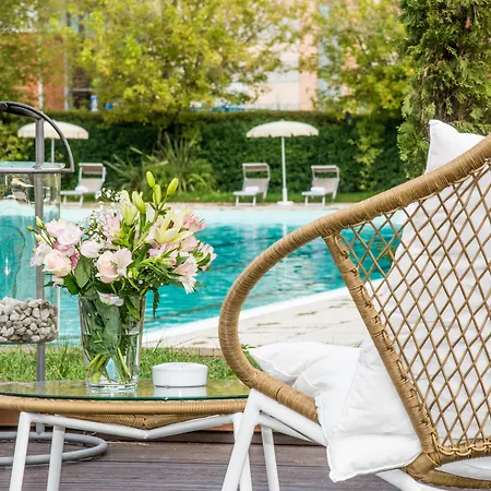 Living Place Hotel