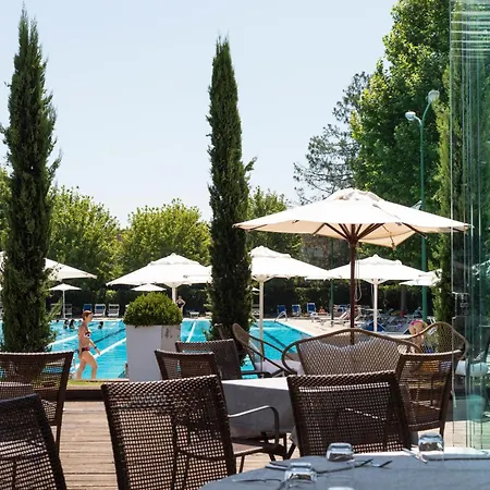Living Place 4*