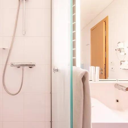 Hotel Living Place 4*