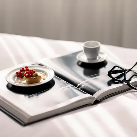 Living Place Hotel 4*