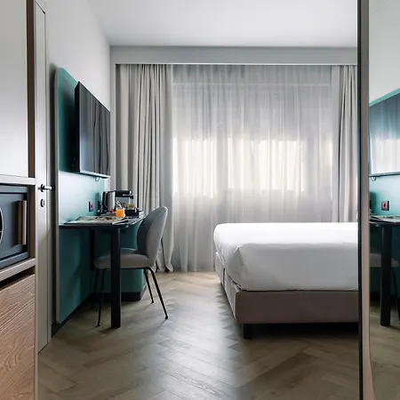 Hotel Living Place 4*