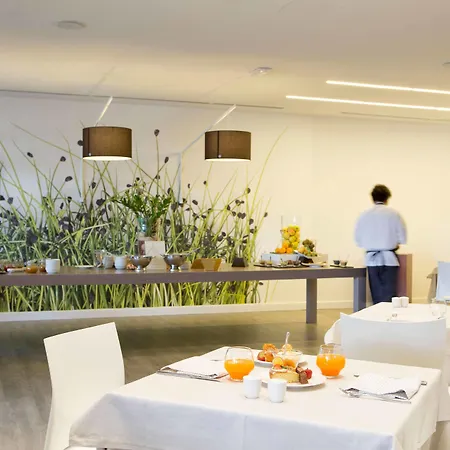 Hotel Living Place 4*