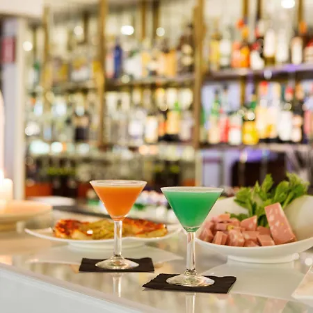 Hotel Living Place 4*