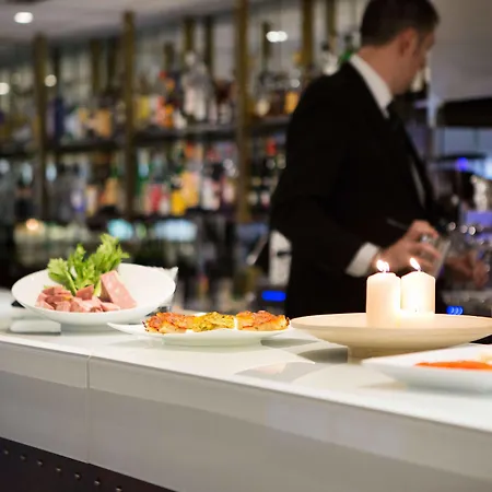 Living Place Hotel 4*