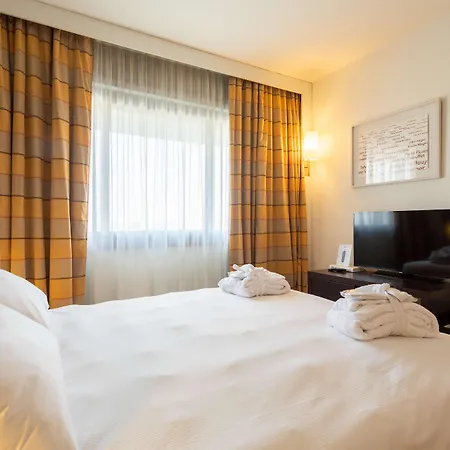 Living Place 4*
