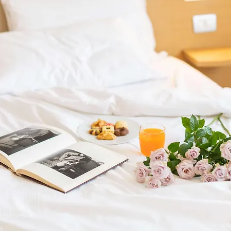 Living Place Hotel 4*