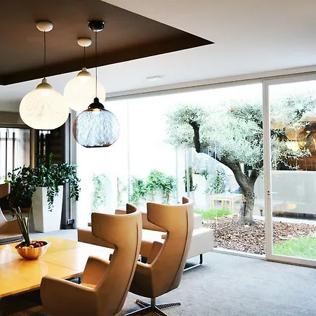 Hotel Living Place 4*