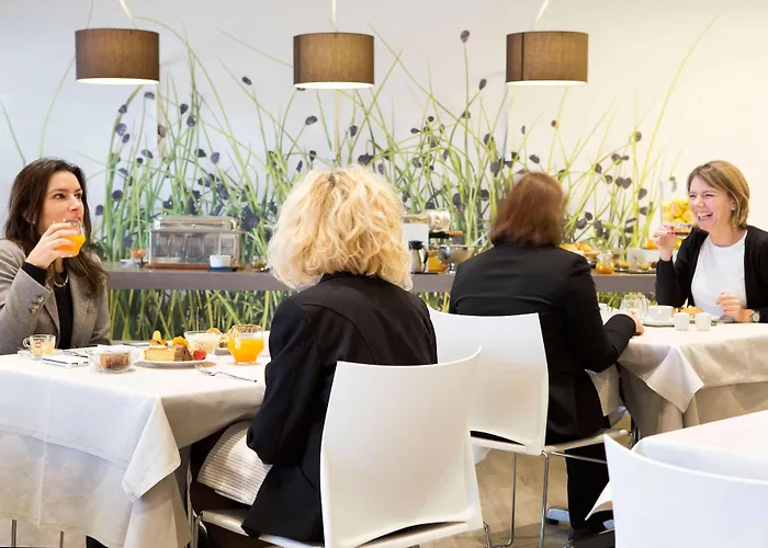 Otel Living Place 4*