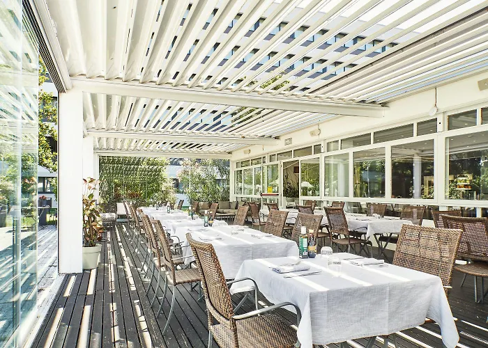 Otel Living Place 4*